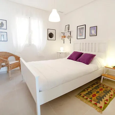 Los Lirios I Apartment *
